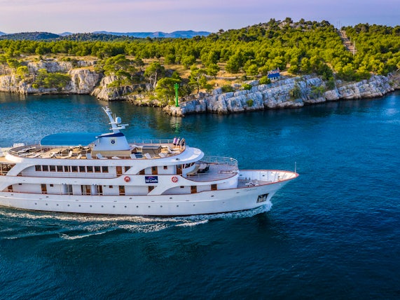 Esperanza sailing in Dubrovnik