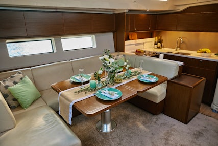 Be Luxe, yacht charter