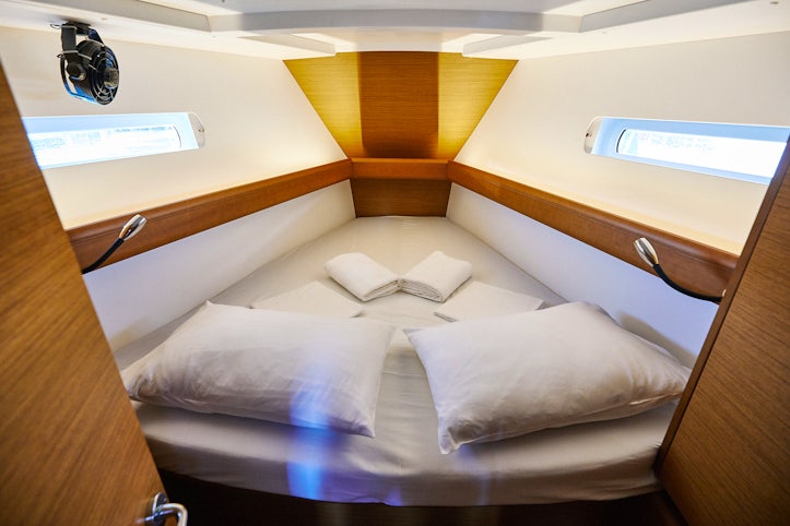 Premier Yacht cabin